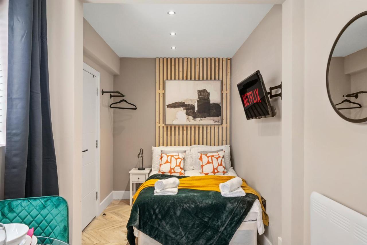 Cosy Heathrow Studios - Parking - Garden London Ngoại thất bức ảnh