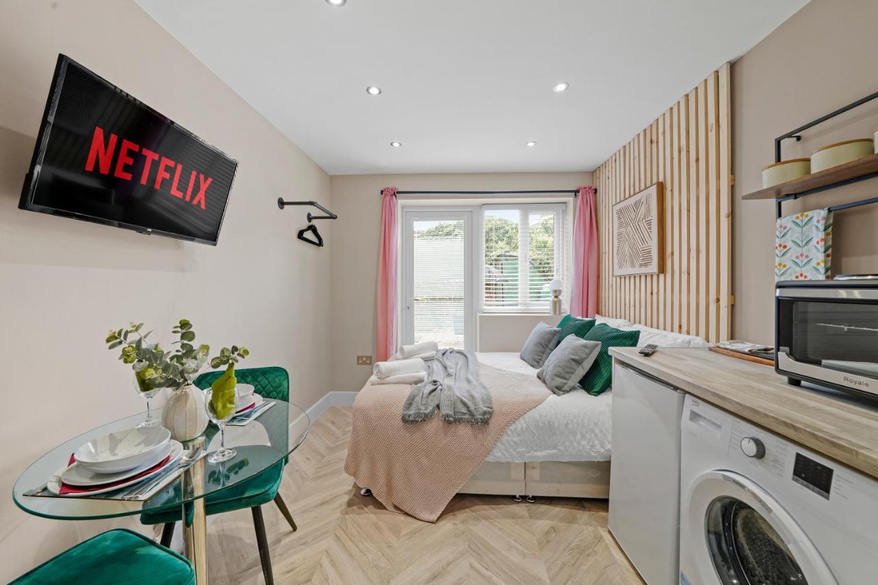 Cosy Heathrow Studios - Parking - Garden London Ngoại thất bức ảnh