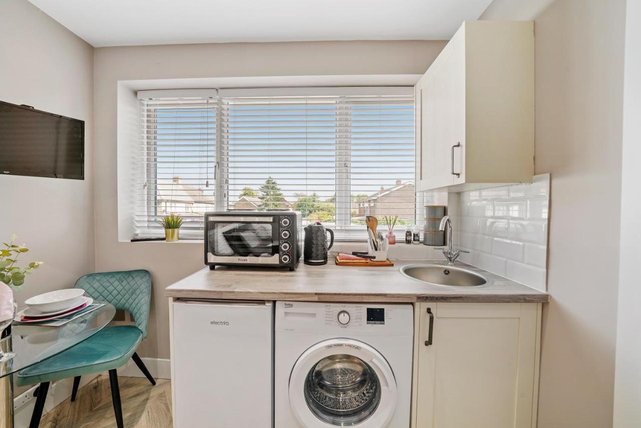 Cosy Heathrow Studios - Parking - Garden London Ngoại thất bức ảnh