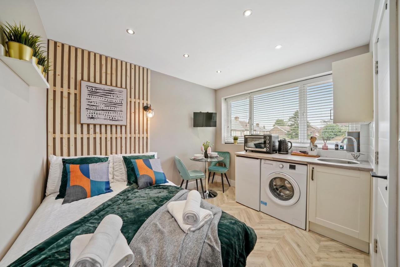 Cosy Heathrow Studios - Parking - Garden London Ngoại thất bức ảnh
