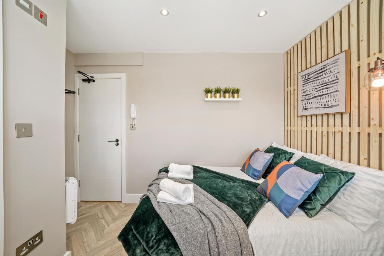 Cosy Heathrow Studios - Parking - Garden London Ngoại thất bức ảnh