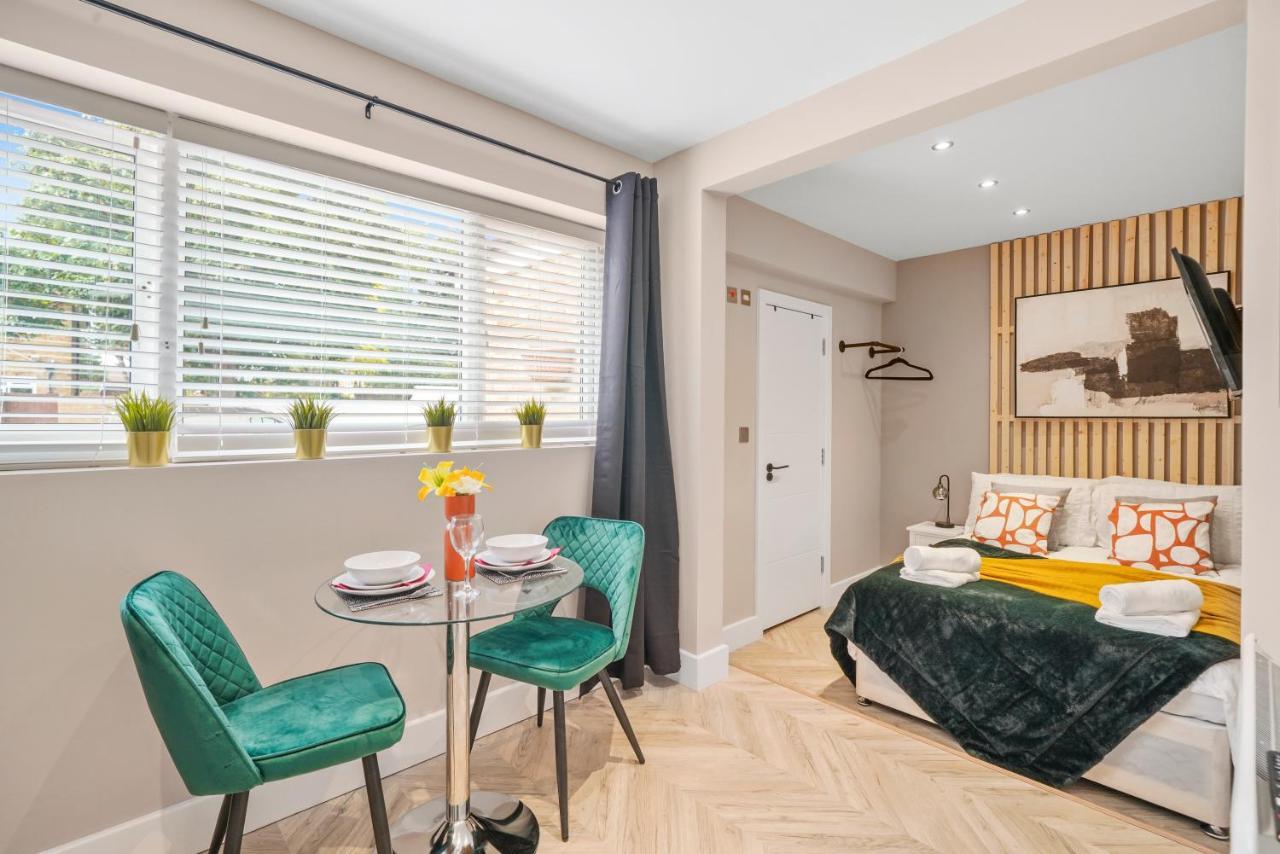 Cosy Heathrow Studios - Parking - Garden London Ngoại thất bức ảnh