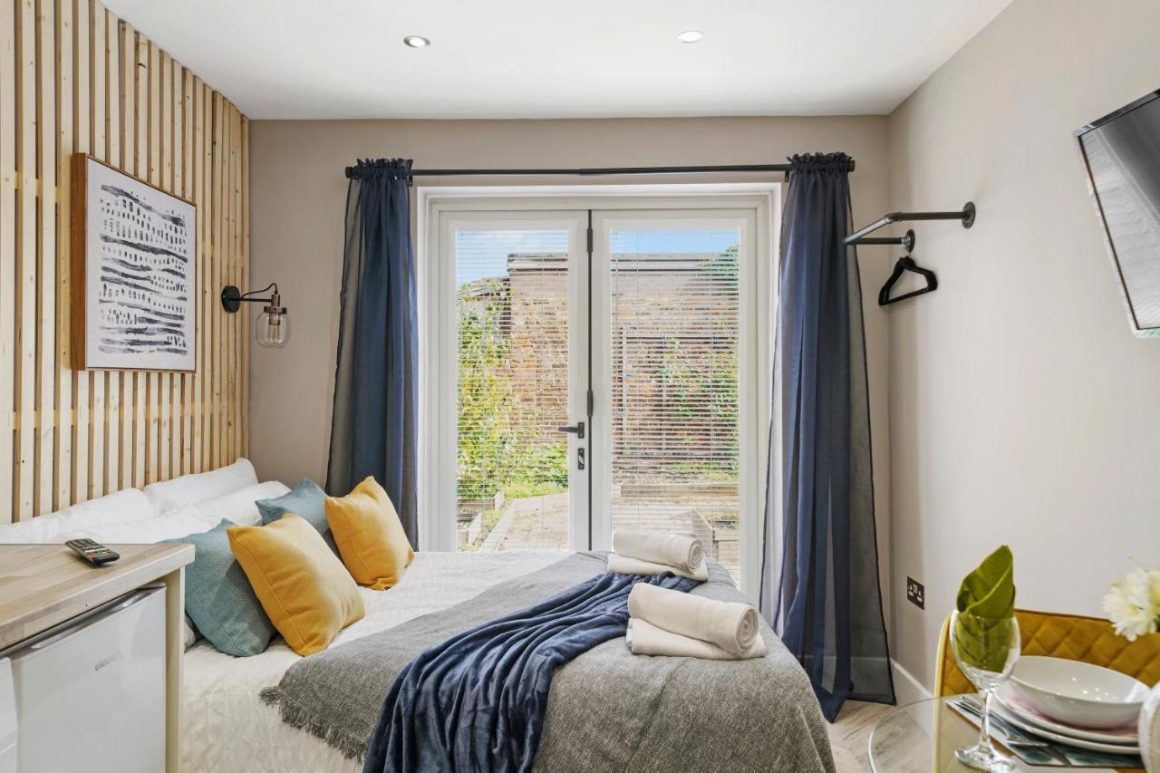 Cosy Heathrow Studios - Parking - Garden London Ngoại thất bức ảnh