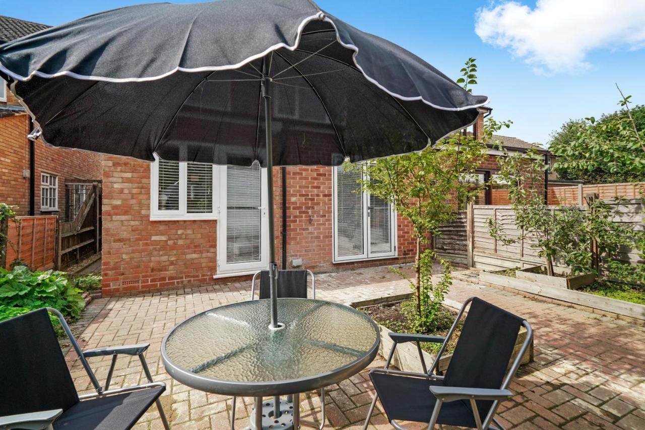 Cosy Heathrow Studios - Parking - Garden London Ngoại thất bức ảnh
