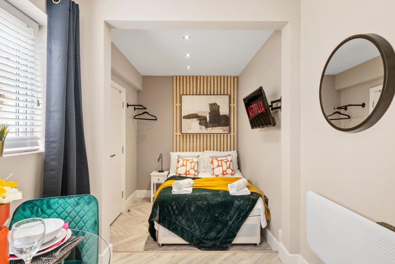 Cosy Heathrow Studios - Parking - Garden London Ngoại thất bức ảnh