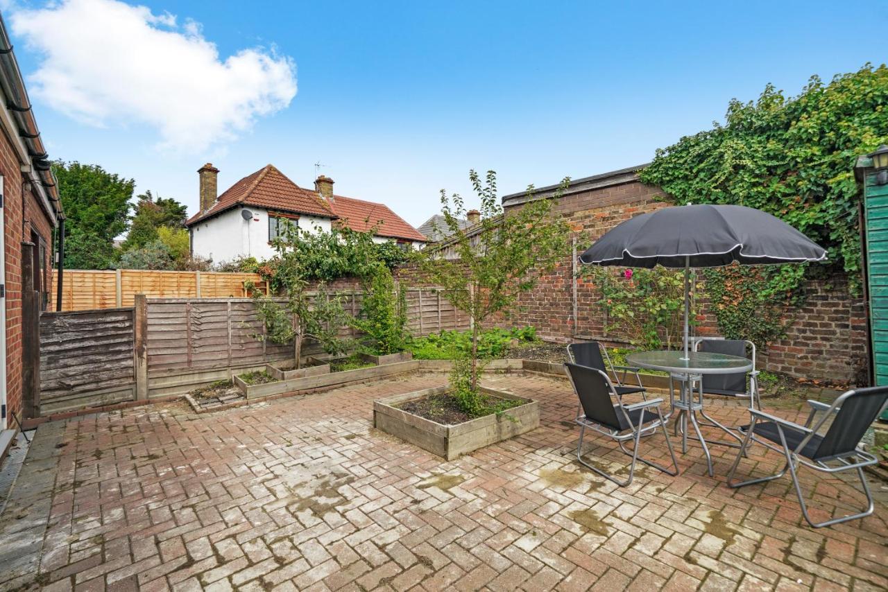 Cosy Heathrow Studios - Parking - Garden London Ngoại thất bức ảnh