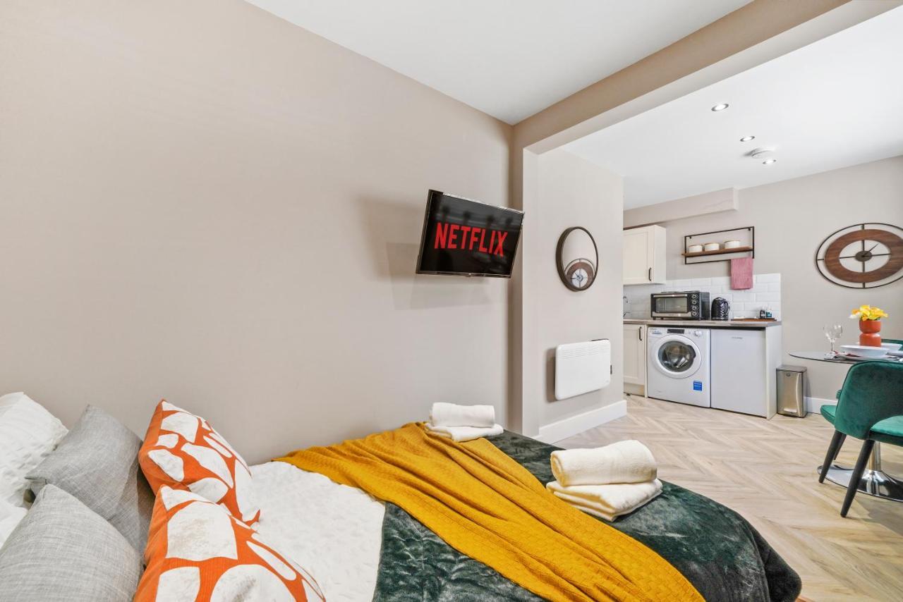 Cosy Heathrow Studios - Parking - Garden London Ngoại thất bức ảnh