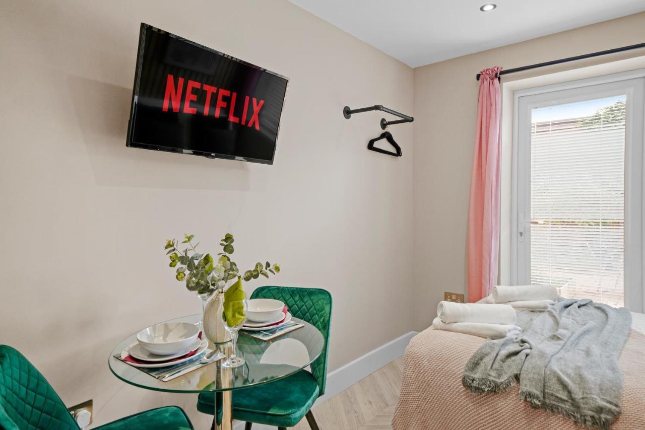 Cosy Heathrow Studios - Parking - Garden London Ngoại thất bức ảnh