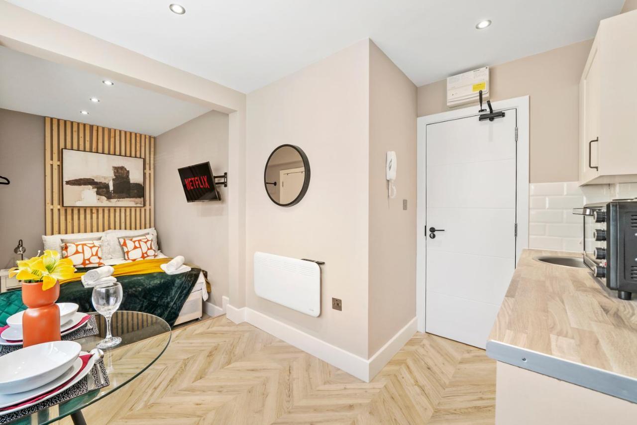 Cosy Heathrow Studios - Parking - Garden London Ngoại thất bức ảnh
