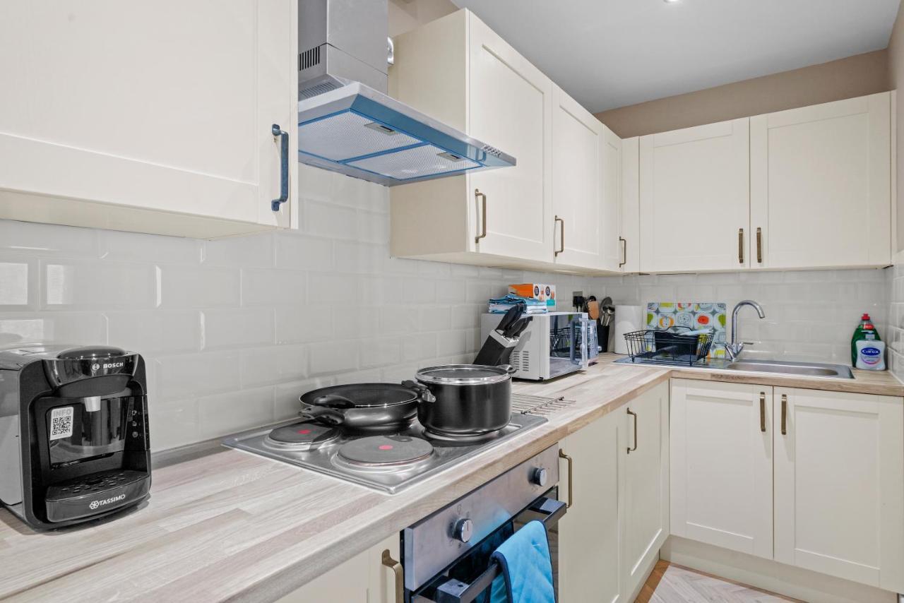 Cosy Heathrow Studios - Parking - Garden London Ngoại thất bức ảnh