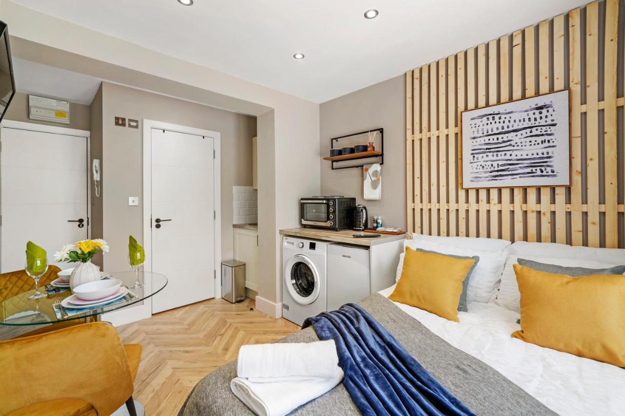 Cosy Heathrow Studios - Parking - Garden London Ngoại thất bức ảnh