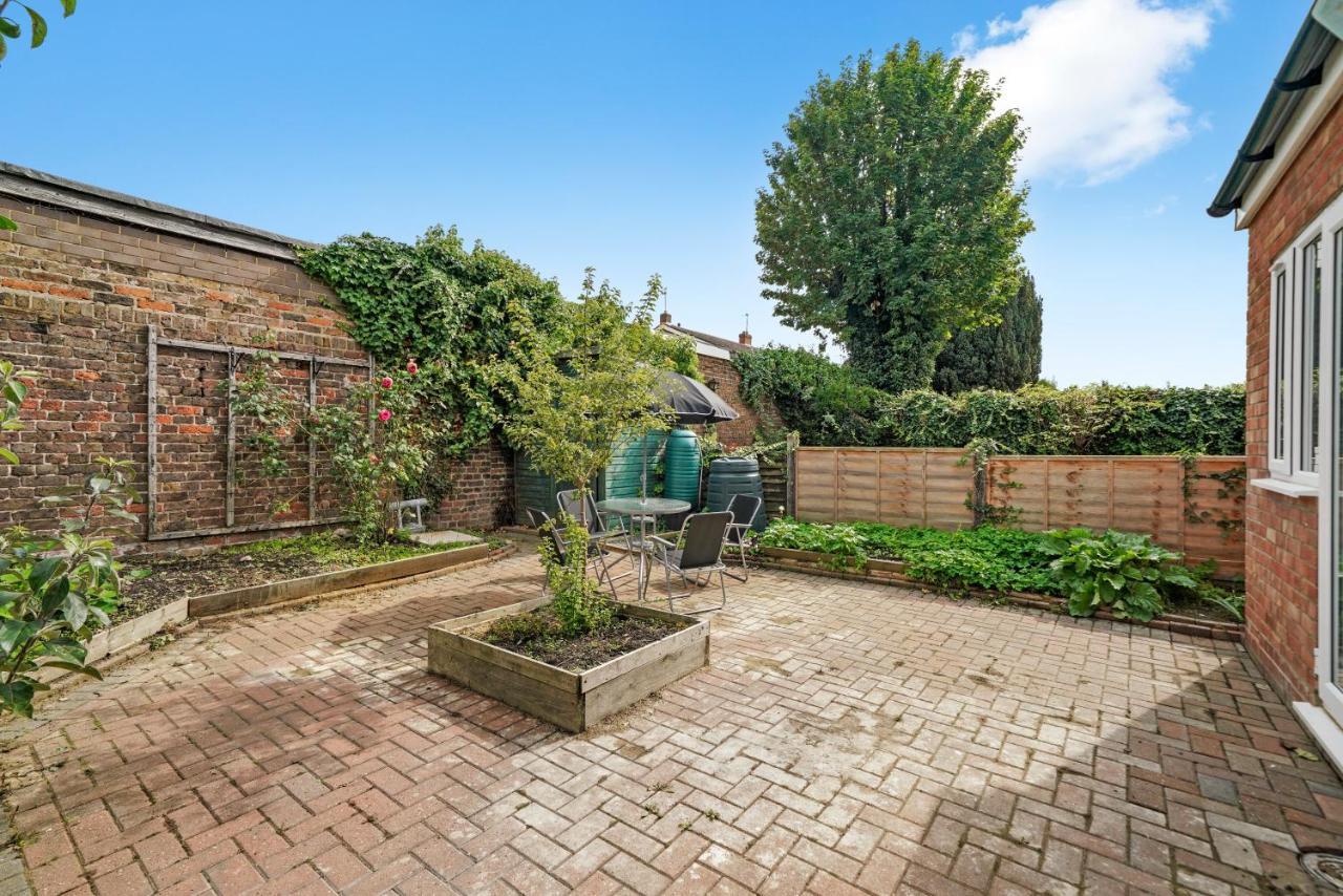 Cosy Heathrow Studios - Parking - Garden London Ngoại thất bức ảnh
