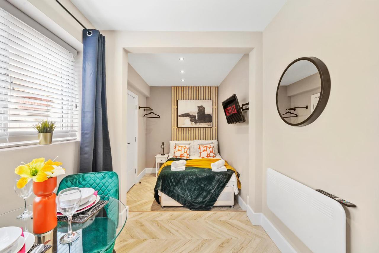 Cosy Heathrow Studios - Parking - Garden London Ngoại thất bức ảnh