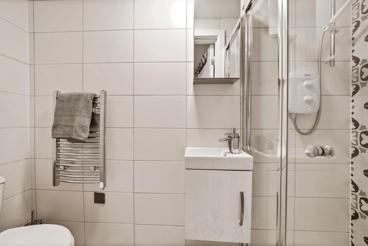 Cosy Heathrow Studios - Parking - Garden London Ngoại thất bức ảnh
