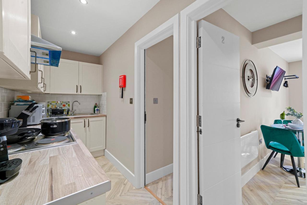Cosy Heathrow Studios - Parking - Garden London Ngoại thất bức ảnh