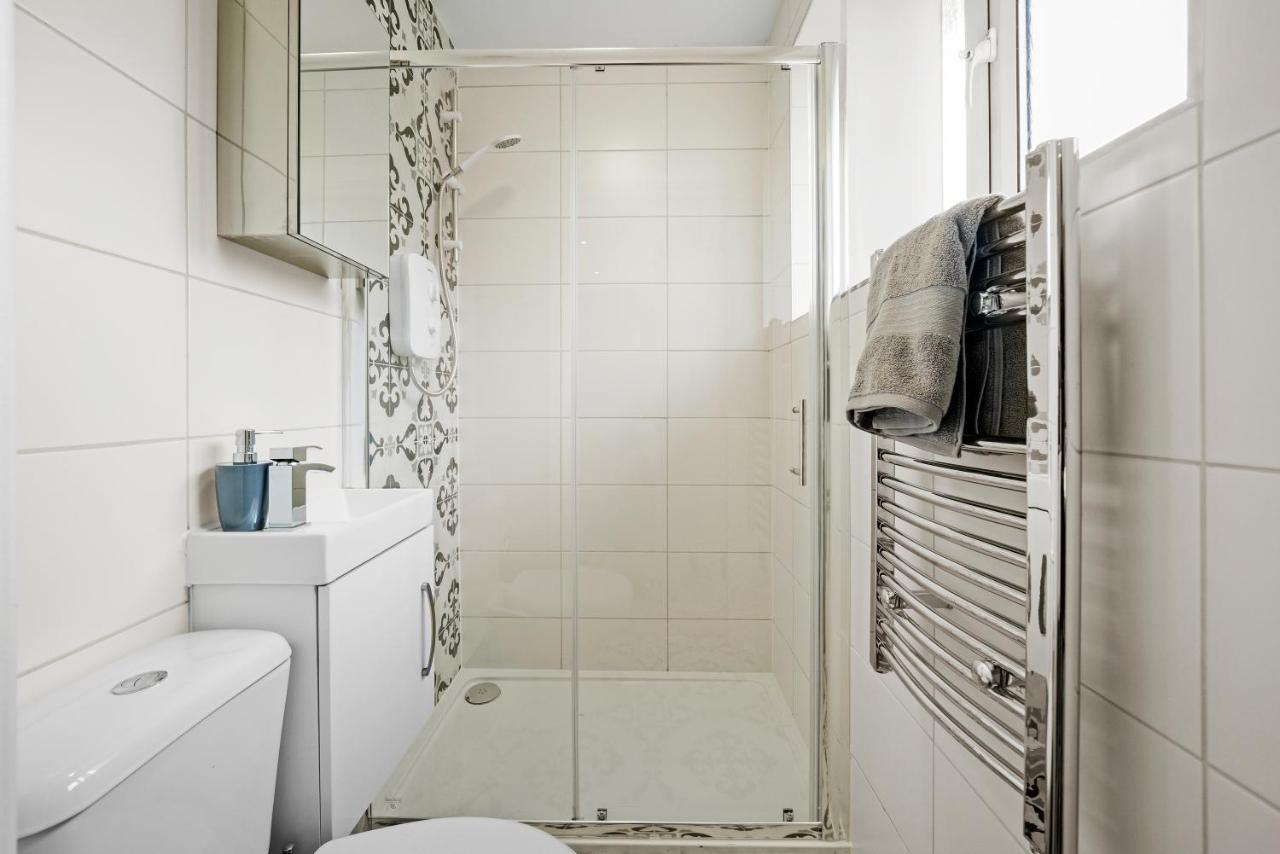 Cosy Heathrow Studios - Parking - Garden London Ngoại thất bức ảnh