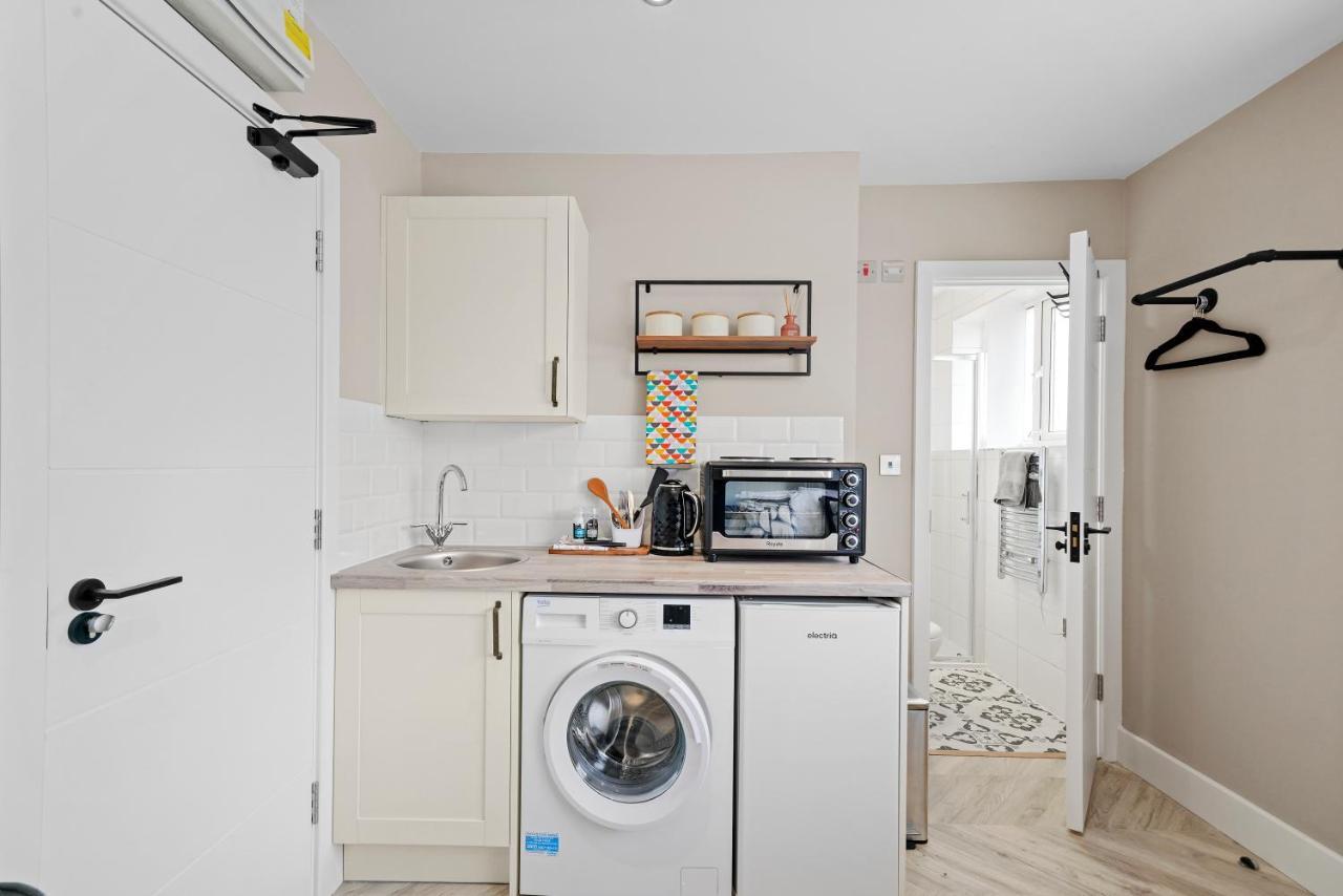 Cosy Heathrow Studios - Parking - Garden London Ngoại thất bức ảnh