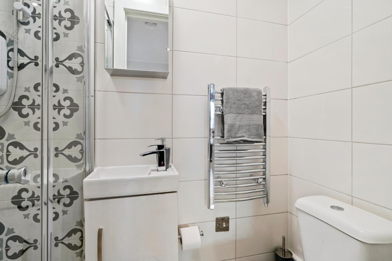 Cosy Heathrow Studios - Parking - Garden London Ngoại thất bức ảnh