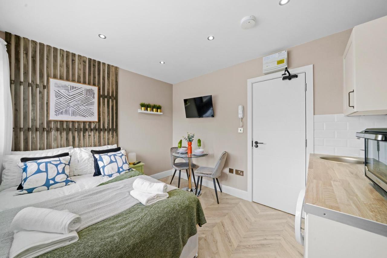 Cosy Heathrow Studios - Parking - Garden London Ngoại thất bức ảnh