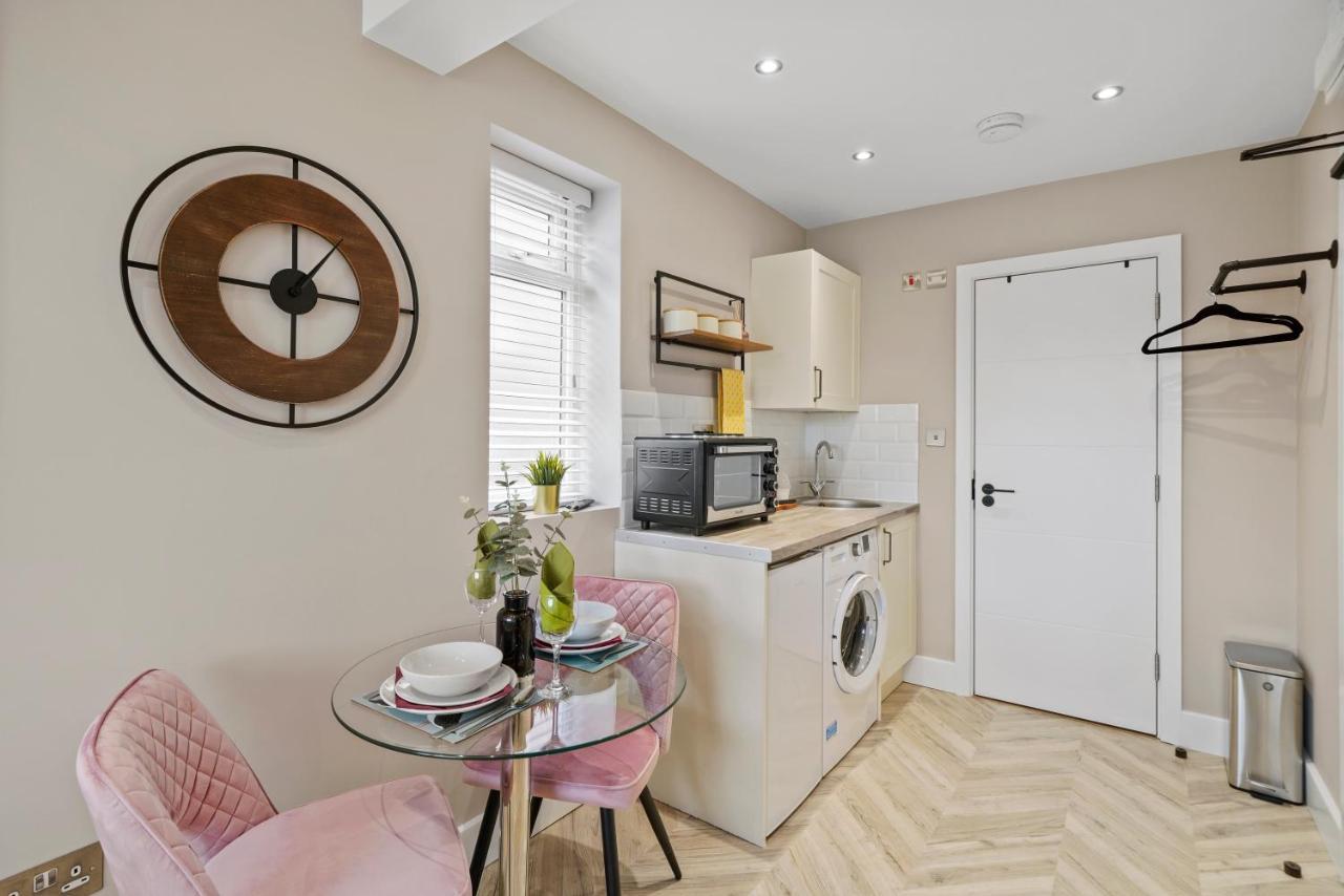 Cosy Heathrow Studios - Parking - Garden London Ngoại thất bức ảnh
